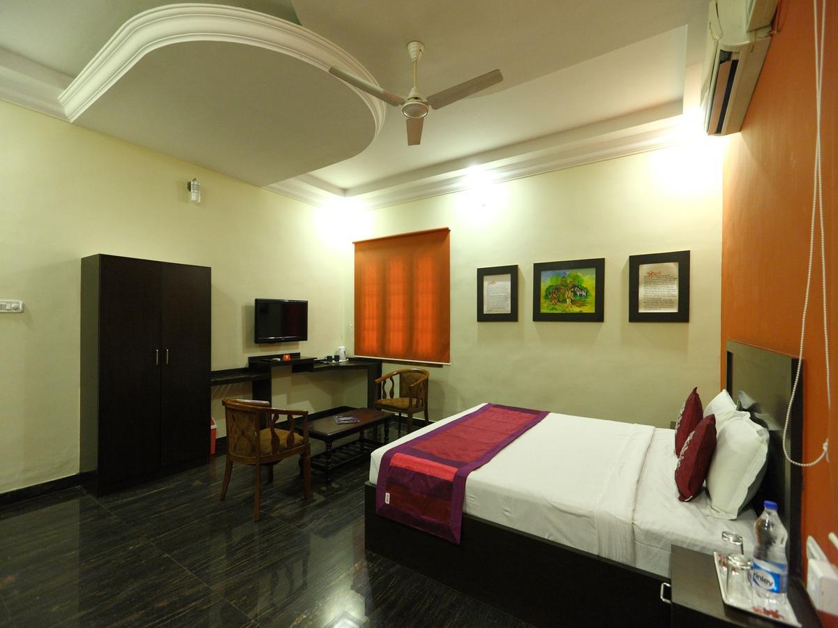 Bed and Breakfast Oyo 7355 Covinille Madurai Esterno foto